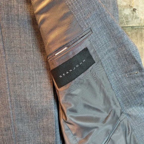 "Great deal"   Suit jacket ,pants, shirt, ties and pocket squares. - Picture 9 of 15